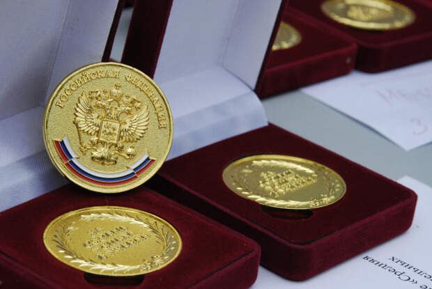 В Прикамье выпускникам снова начнут выдавать серебряные медали