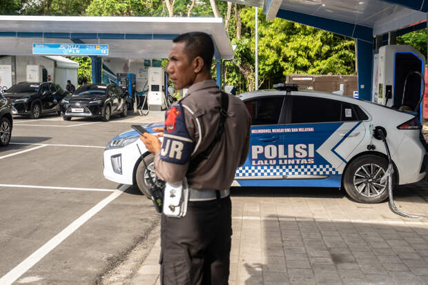 Отдыхавшего на Бали туриста задержали за прогулку в День тишины