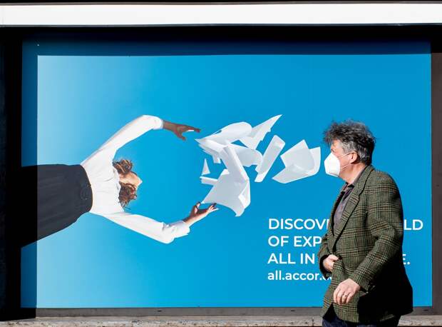 Жизнь — лучший режиссер: забавные совпадения на снимках Джесси Линденберга