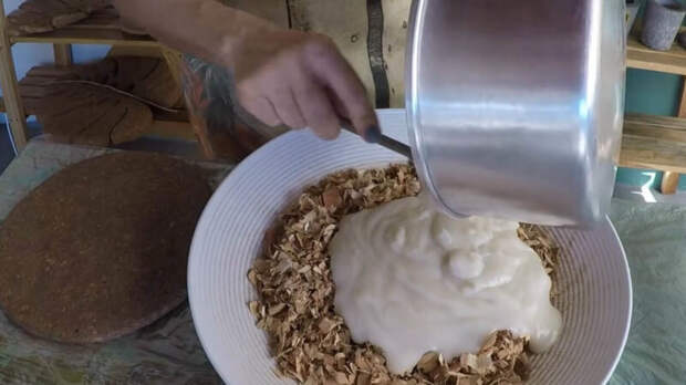 Невероятно, но даже из обыкновенных, дешёвых древесных опилок может получиться замечательный декор. Его вполне можно использовать и в качестве подарка!-2