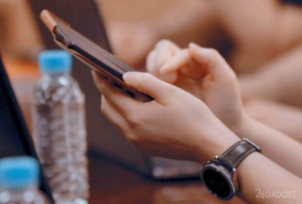 В рекламе Samsung заметили Galaxy Z Fold3 и Galaxy Watch