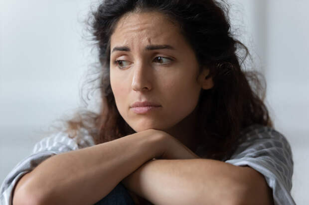 Психолог Самбурский: эффект прожектора заставляет постоянно анализировать себя