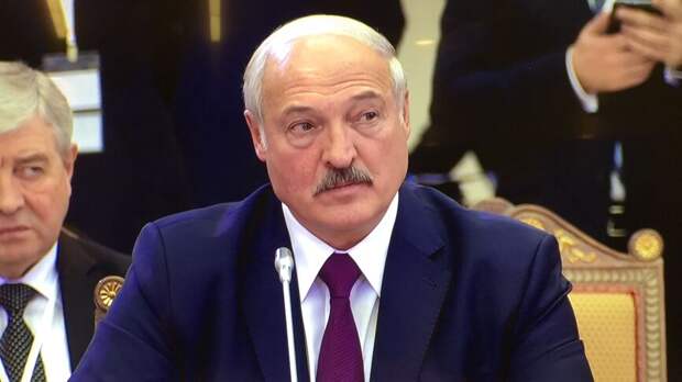Лукашенко пришел на совещание с катетером