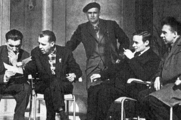 Советские спортивные журналисты. Лев Филатов второй справа.