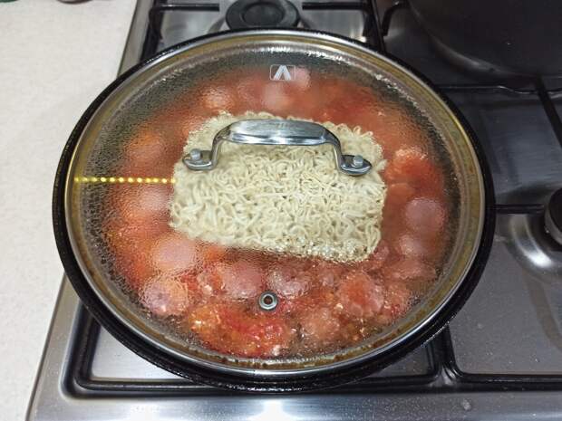 Знакомый повар поделился необычным рецептом вкусного и бюджетного Доширака, который готовится за 5 минут
