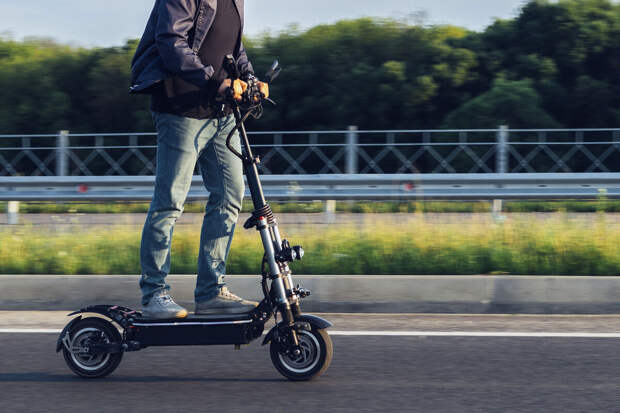 Представитель сервиса кикшеринга Балакирев: число аварий с участием СИМ падает