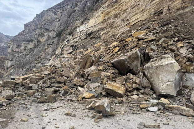 Mash: камнепад отрезал от центра 52 села в Дагестане