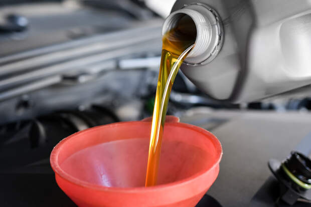 Россиянам объяснили правильную трактовку этикеток моторного масла