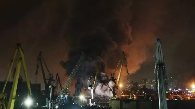 Пожар на строящемся корабле в Петербурге полностью потушен