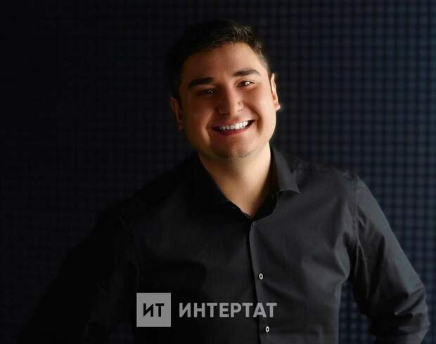 Руслан Кираметдиновтан яңа җыр: «Елмаеп килеп кердең син...»