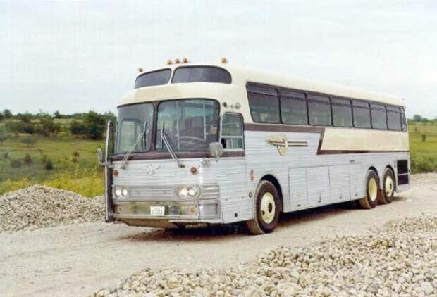 01 Eagle Bus seated