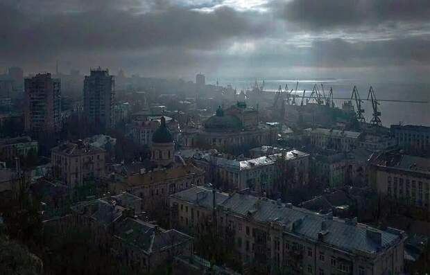 Показан момент отключения света в Одессе после удара по электроподстанции