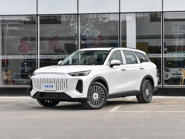 Большой кроссовер Chery с экономичной силовой установкой на 380 л.с. и адаптивной подвеской — от 16,4 тыс. долларов. Представлен Chery Fulwin T9 2025