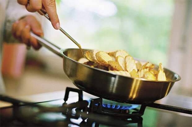 Деревенская, со шкварками. 7 способов приготовить жареную картошку