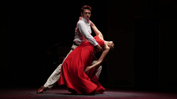 «Будет казаться, что вы танцуете»: как танго помогает победить болезнь Паркинсона