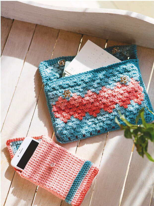 Вязаные косметички и органайзеры, созданные при помощи крючка, стали популярным и практичным аксессуаром для хранения различных предметов.-9