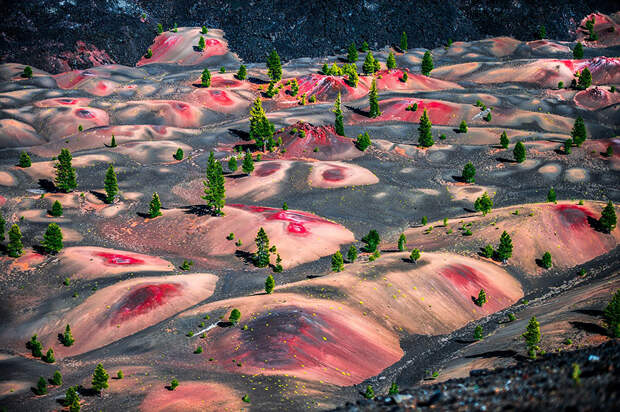 8. Цветные дюны в Вулканическом национальном парке Лассен, США