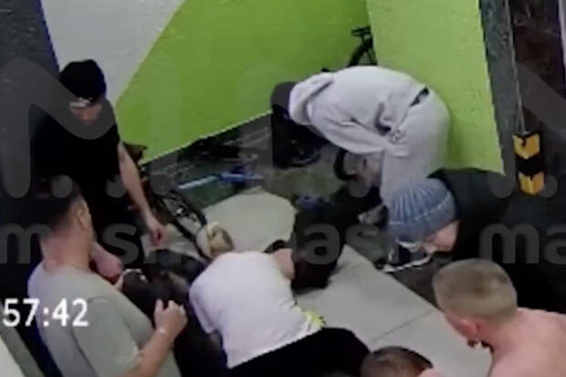 В России соседи совместными усилиями спасли тонувших в ледяной реке школьников