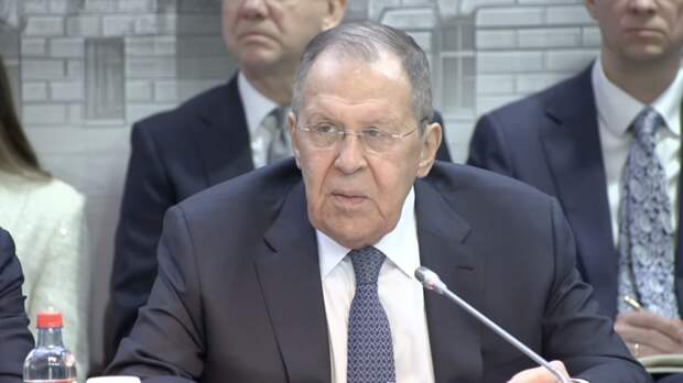 Лавров участвует в посольском круглом столе по украинскому кризису