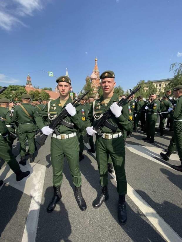 Три выпускника Белореченского лицея прошли по Красной площади в парадном строю в честь 75-летия Победы