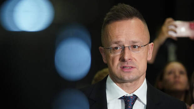 Сийярто заявил о военном фанатизме европейских политических лидеров