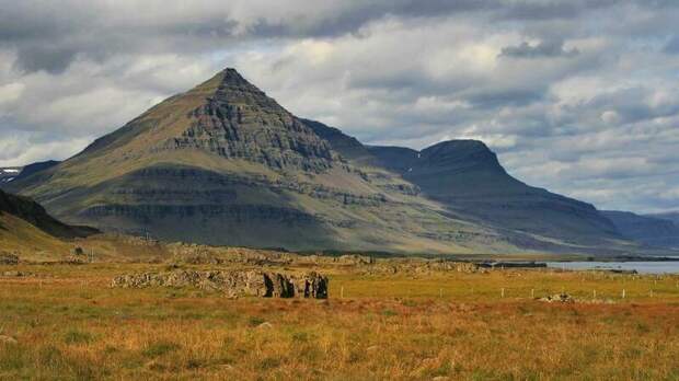 Гора в Исландии. Фото: iceland.nordicvisitor.com Гора в Исландии. Фото: iceland.nordicvisitor.com