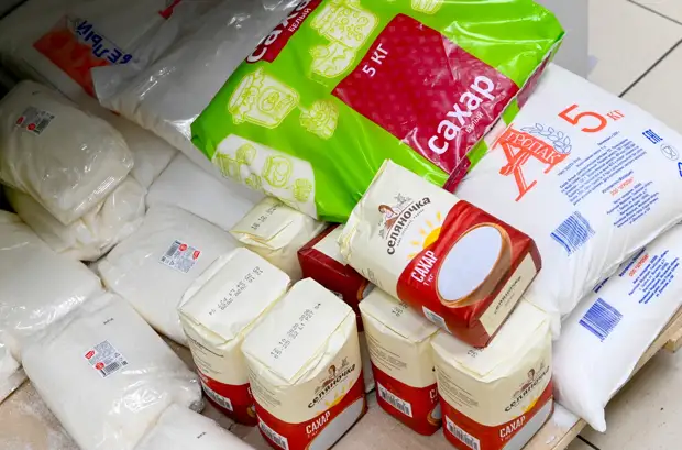 Продуктовая заморозка: правительство продлило срок действия соглашений о ценах на сахар и масло