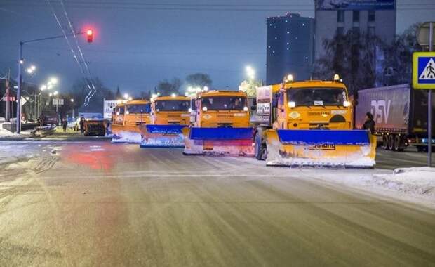 В Казани ночью в уборке снега задействуют 392 единицы техники