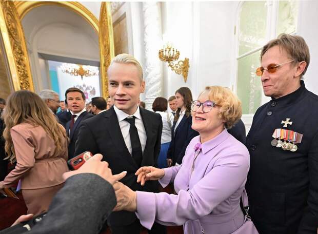 Визит певца SHAMAN на инаугурацию президента в Москве произвел фурор: “Красавчик”