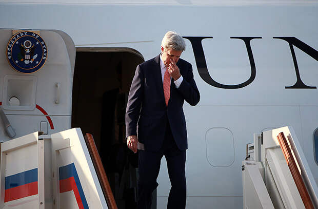 Государственный секретарь США Джон Керри в аэропорту. Фото: Сергей Фадеичев/ТАСС