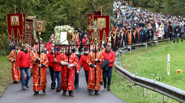 Зло не уходит, борьба с ним вечна. Но с нами, русскими, Бог. Мария Шукшина – откровенно о главном