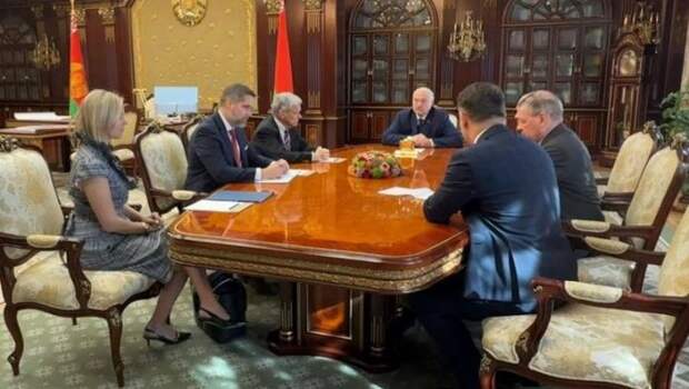 Америка пришла к Лукашенко с протянутой рукой