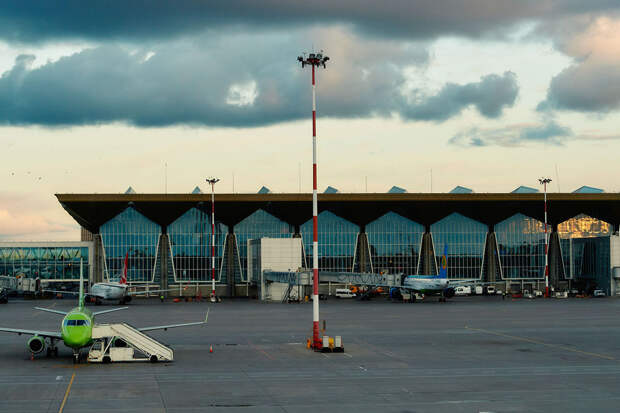 SHOT: более 100 рейсов задержали или отменили в Пулково на фоне ограничений