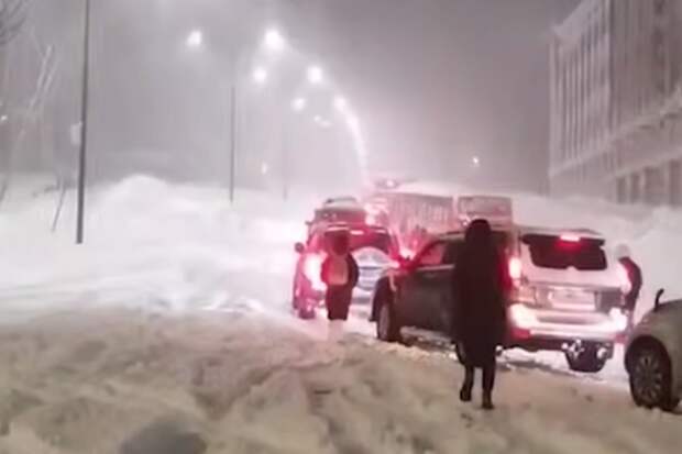 Amur Mash: в Петропавловске-Камчатском из-за снега пациентов возят на санках