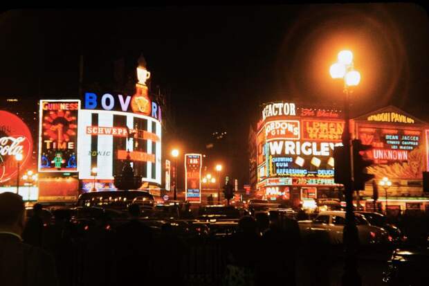 Взрыв из прошлого: цветные снимки Лондона с 1956 по 1958