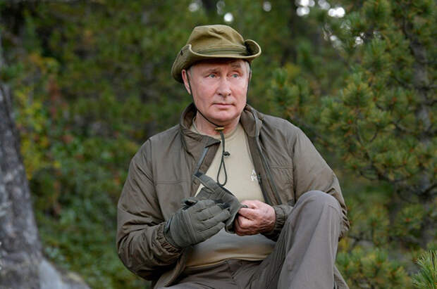 Рыбалка, медведи и ночевка в палатках: как Владимир Путин провел отпуск в Сибири