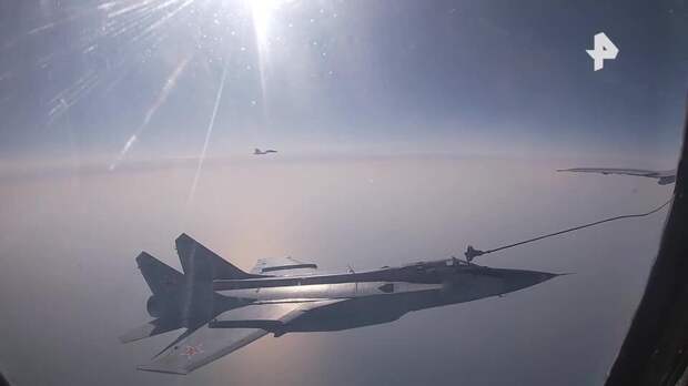 Истребители МиГ-31 с "Кинжалами" выполнили плановый полет над Японским морем