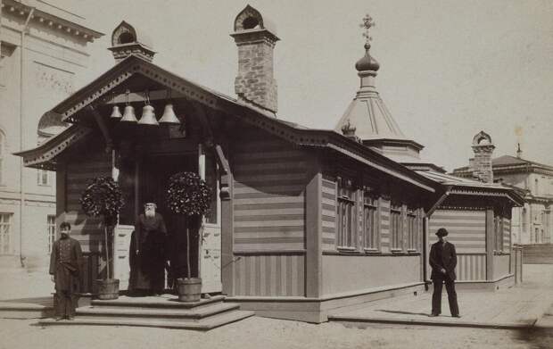 Временная часовня на Екатерининском канале. 1885