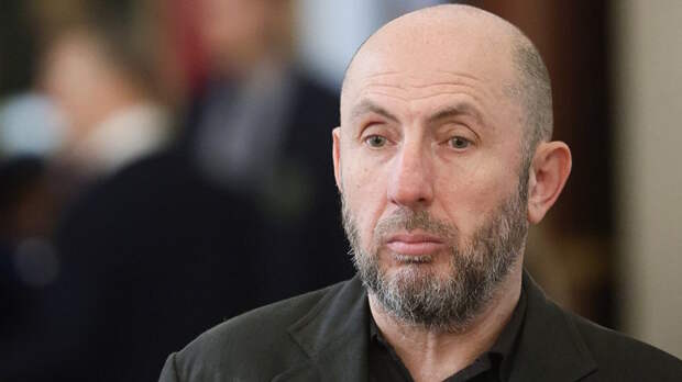 Директор МХАТ Кехман отпущен после допроса