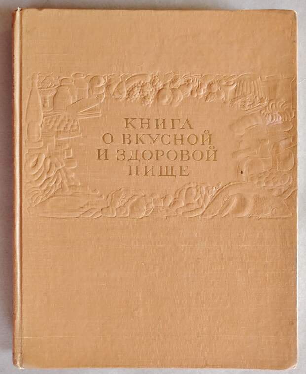 Красавец - огромный, вальяжный и очень скромный, настоящий аристократ...