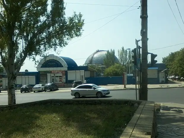 Донецк, вид на Центральный рынок. Фото автора.