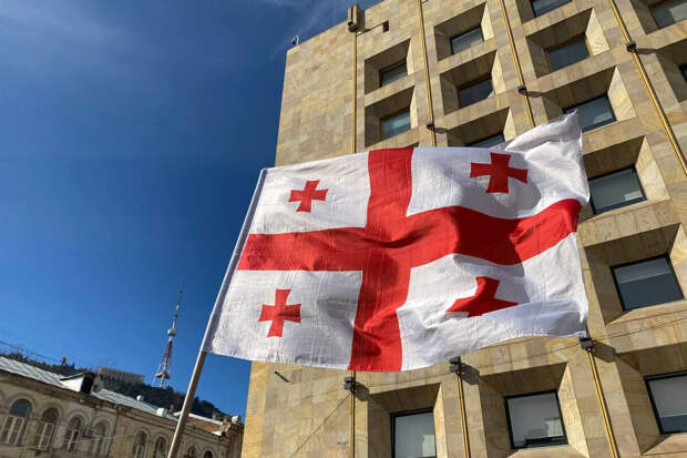 Грузия с 15 мая запретила гражданам РФ и Белоруссии вывозить из страны машины