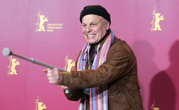 Italian director michele placido poses during a photocall to present the film 'romanzo criminale' in berlin
