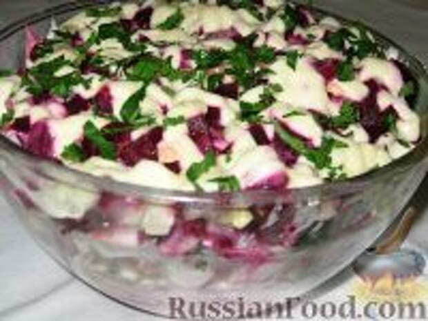 Фото к рецепту: Свекольно-селедочный салат