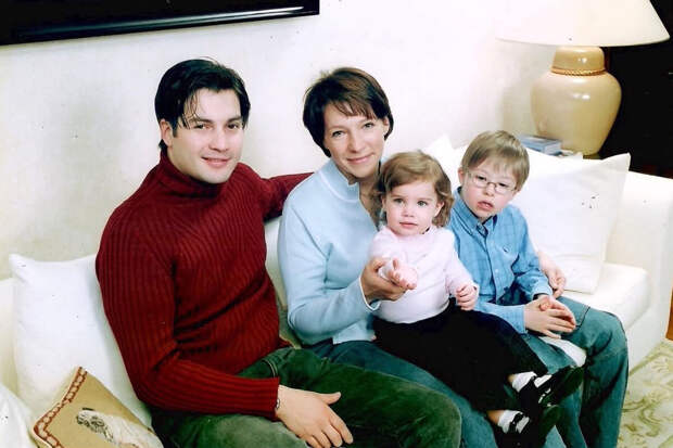 Внучка Бориса Ельцина опубликовала архивное фото с матерью и братьями