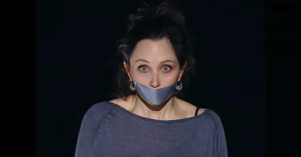 ​​"До сих пор не принят закон". Фигуристка Елизавета Туктамышева выступила с номером на тему домашнего насилия в России