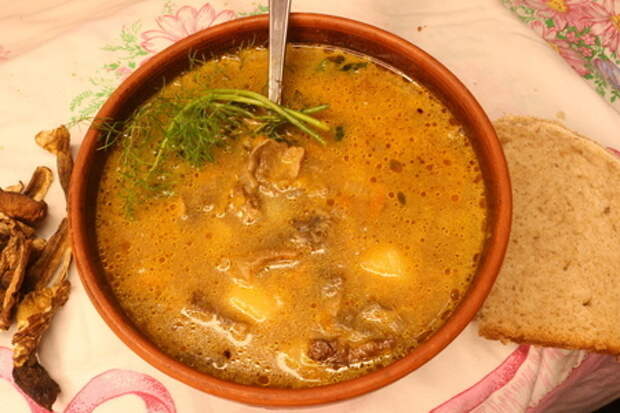 Вкусный суп с белыми сушеными грибами