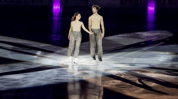 Пападакис с бокалом вина и пачкой сигарет отреагировала на победу Сизерона на ОИ-2026 с новой партнёршей