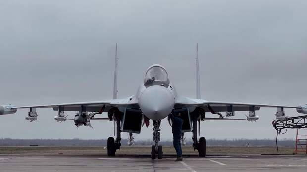 Экипаж Су-35С прикрыл вертолеты, наносящие удары по боевикам на земле