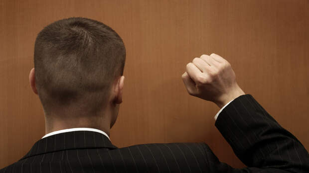 Юрист Соловьёв: коллекторы не вправе звонить родственникам и знакомым должника